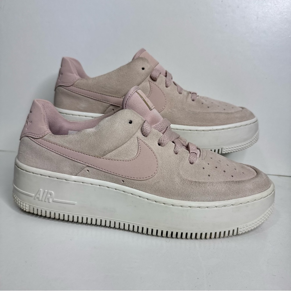 Nike Women’s size 9.5 Nike Air Force 1 sage low particle beige pink wmns shoes